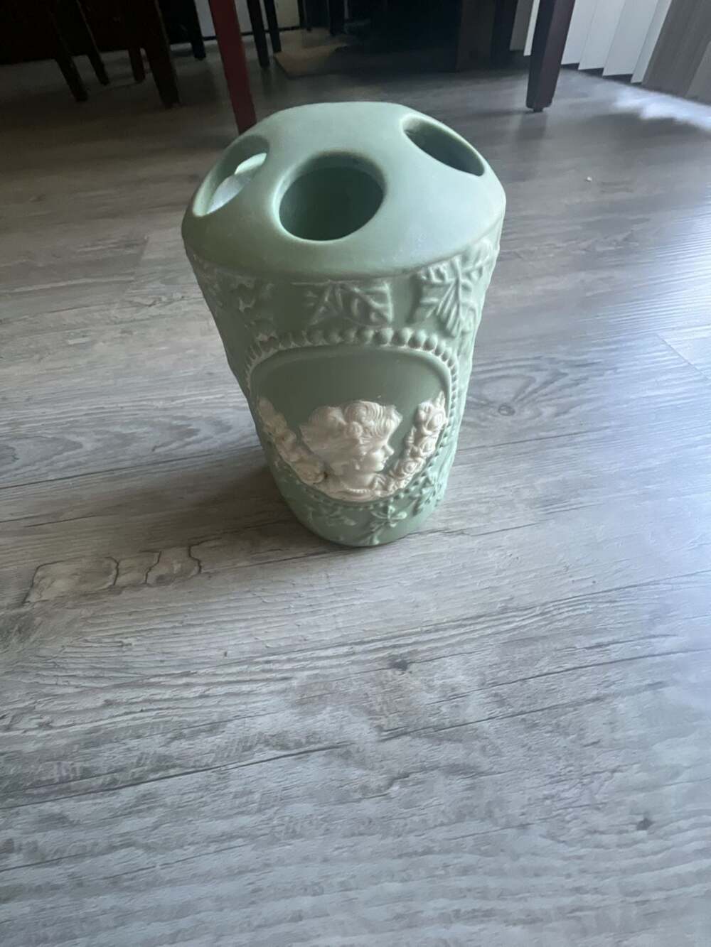 Vintage Green Ceramic Toothbrush Holder with Cameo and Ivy Leaf Décor